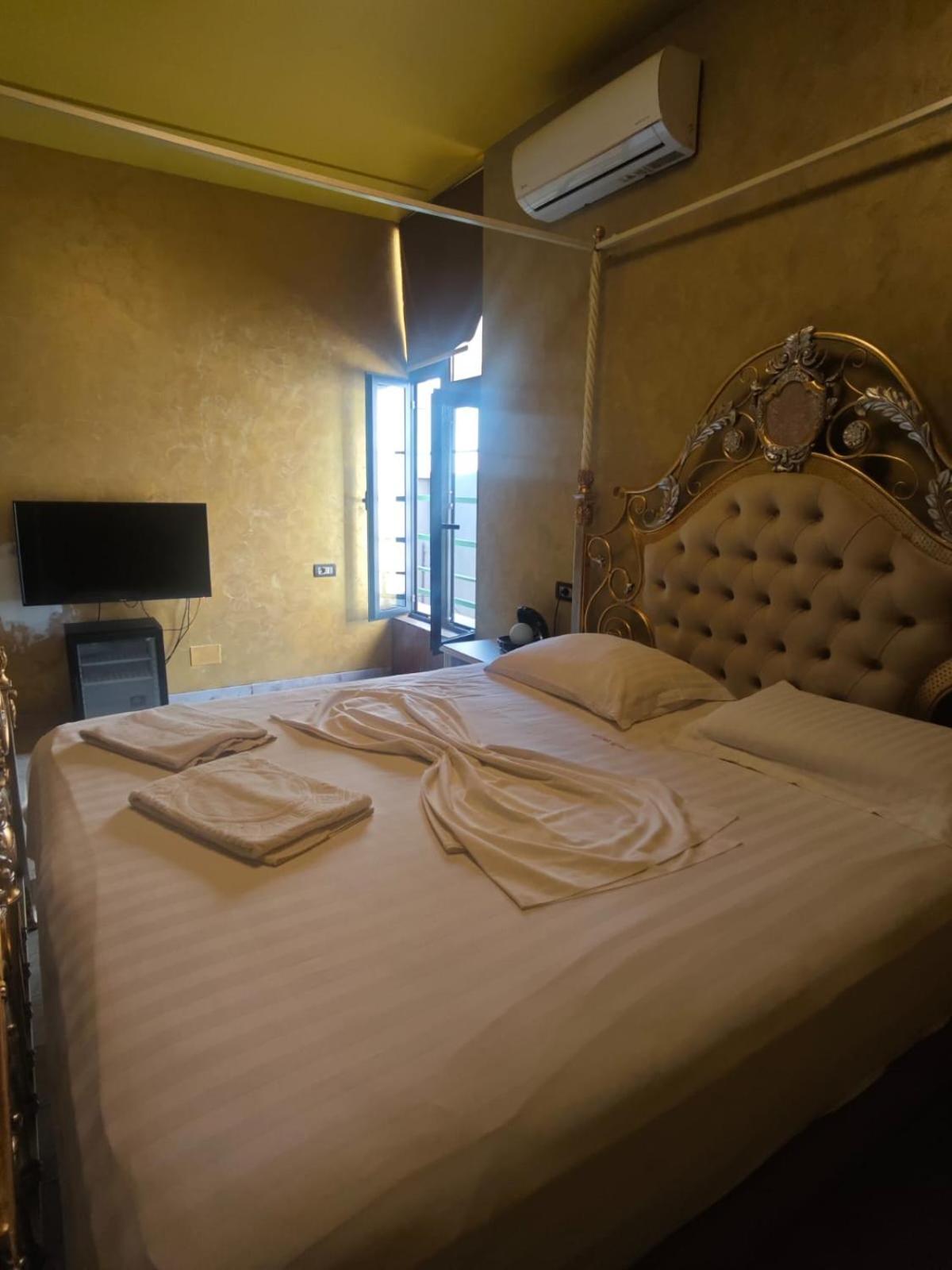 Boutique Artist Hotel Tirana Exterior photo